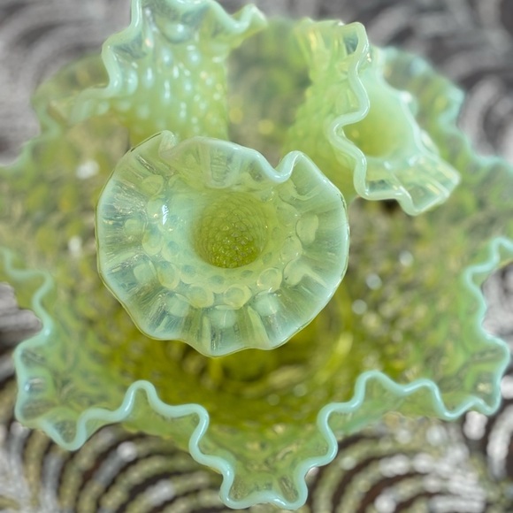 VINTAGE FENTON TOPAZ OPALESCENT VASELINE GLASS HOBNAIL EPERGNE 3 TRUMPET - Picture 2 of 12